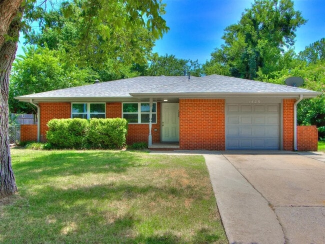 Building Photo - 1528 Avondale Dr