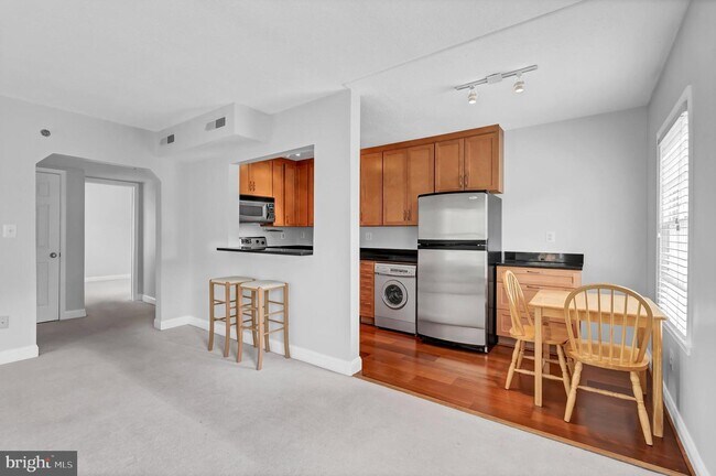 Building Photo - 612 Bashford Ln