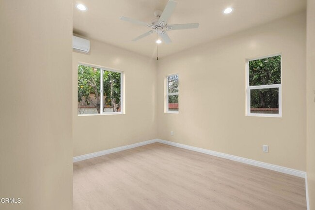 Building Photo - 148 S Parish Pl