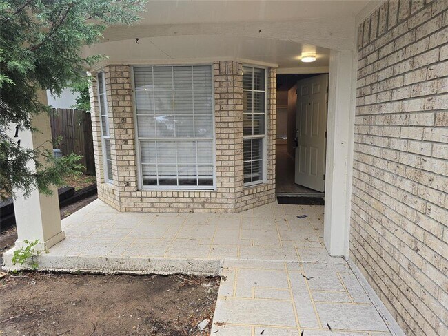 Foto del edificio - 4911 Edenbourgh Ln