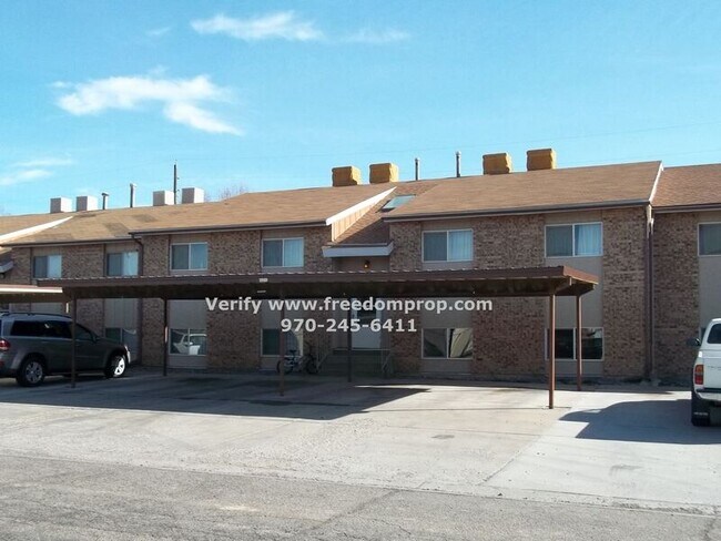 Building Photo - 818 E Cedar Ct
