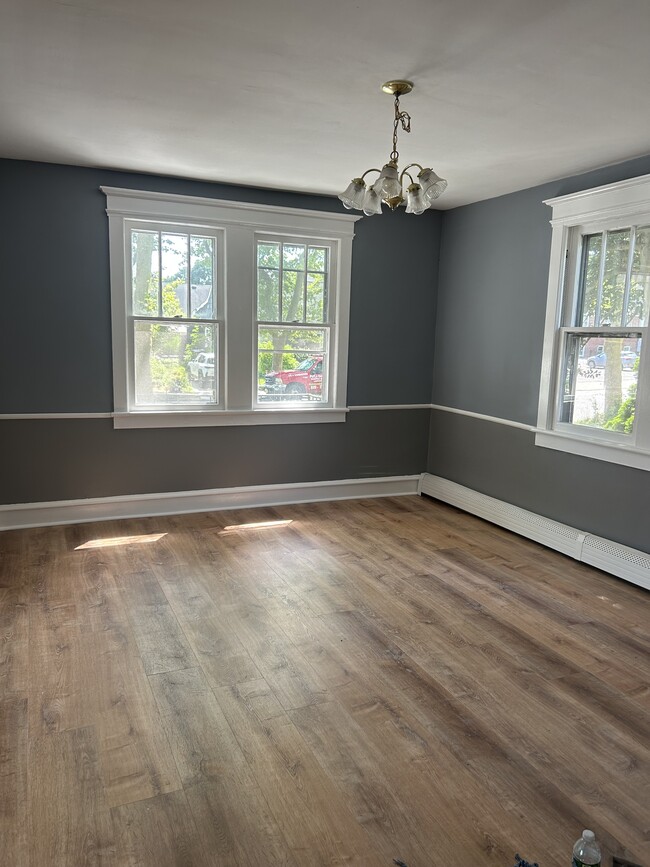 Building Photo - 17 E Meyran Ave