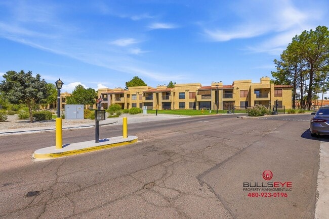 Building Photo - 8344 N 21st Dr