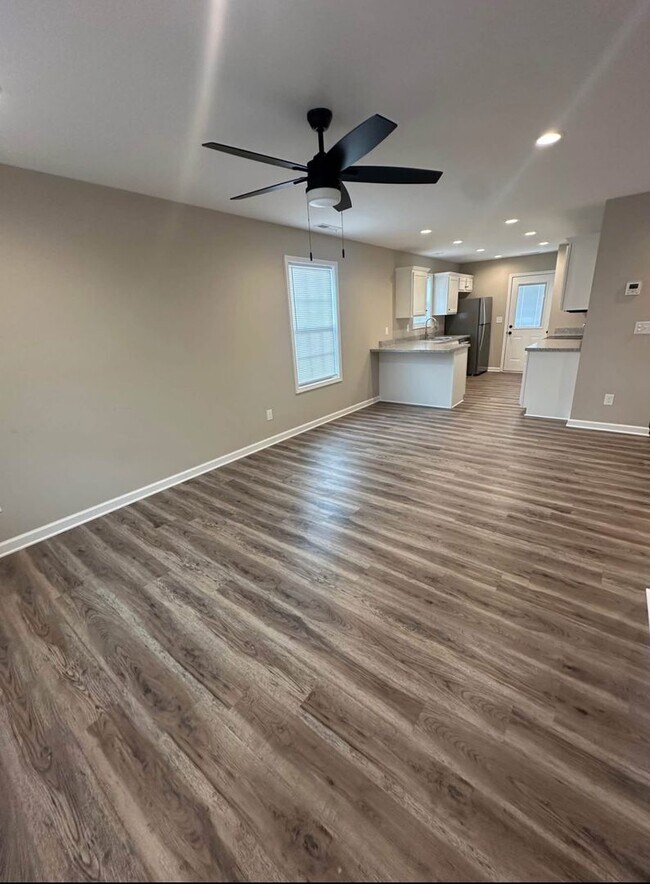 Foto del edificio - 406 B Sanderson Dr