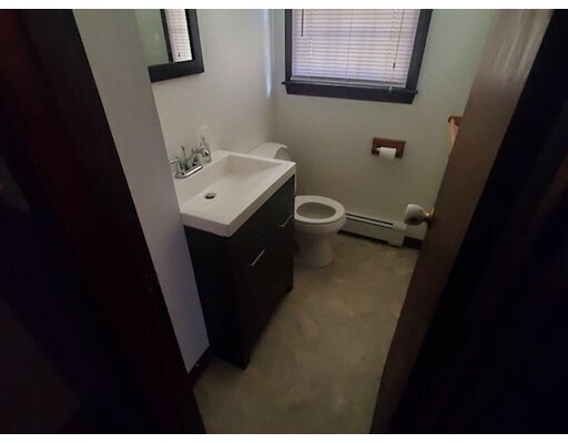 Foto del edificio - 163 Long Pond Dr