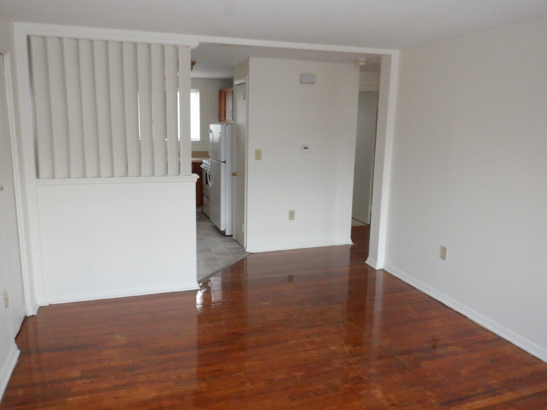 Primary Photo - 20 Henderson Dr