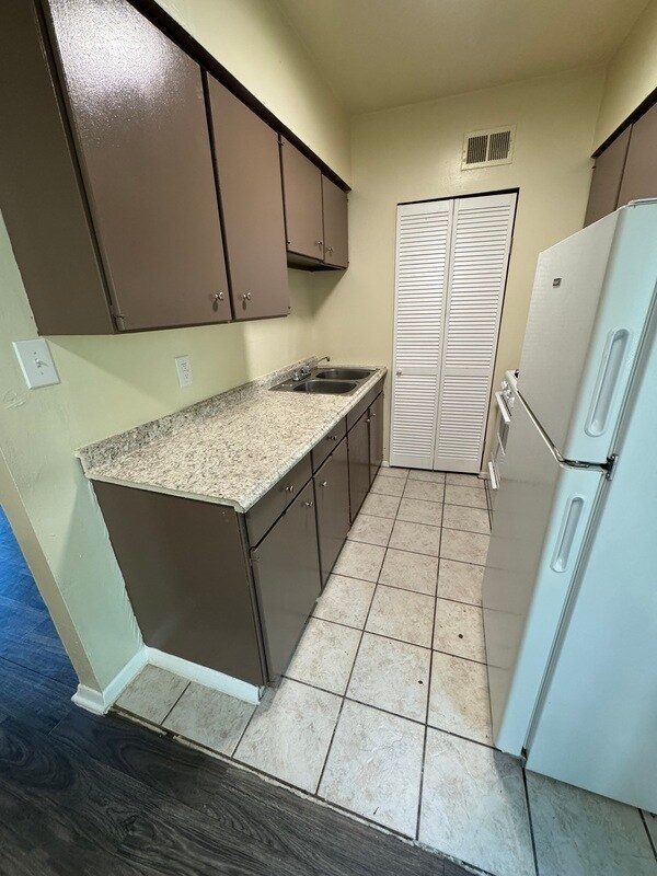 Foto del edificio - 1700 Carlisle Ave