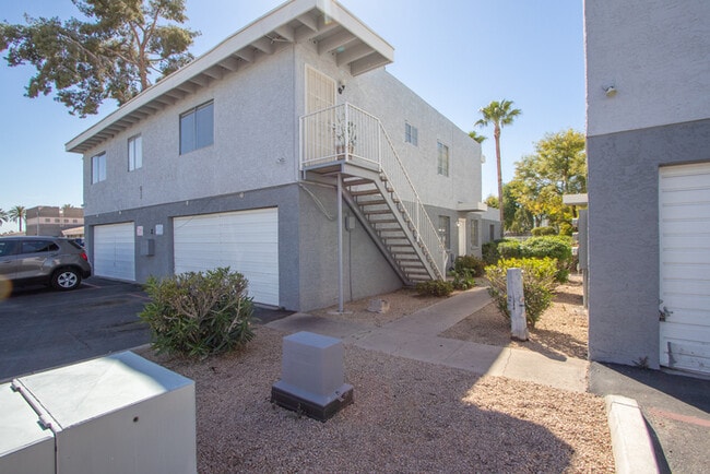 Building Photo - 2625 W OCOTILLO RD UNIT 2, PHOENIX AZ
