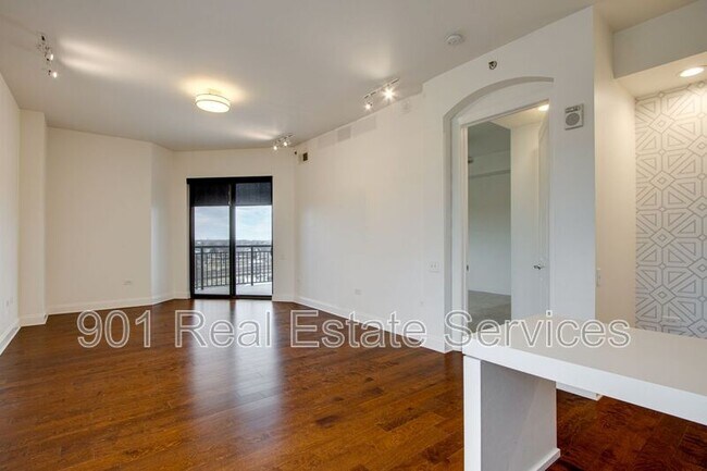 Foto del edificio - 717 Riverside Dr