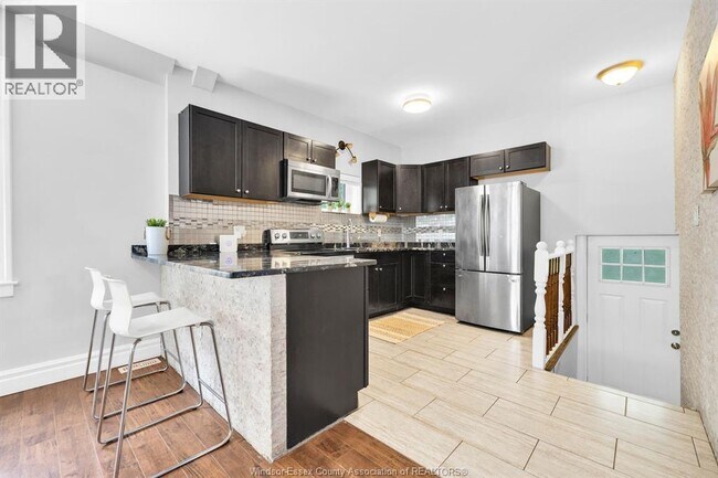 Photo du bâtiment - 1341 McKay Ave