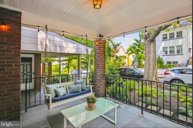 Foto del edificio - 1770 Hobart St NW