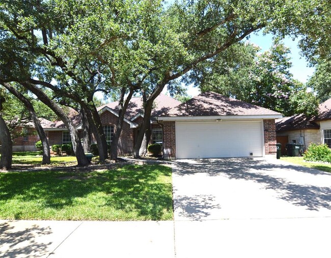 Building Photo - 503 Riverview Dr