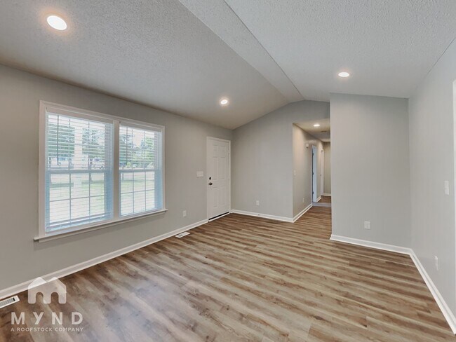 Building Photo - 637 Bullhart Dr