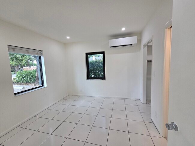 Foto del edificio - 3720 Morton Ave