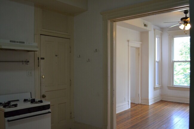 Foto del edificio - 1448 N Maplewood Ave