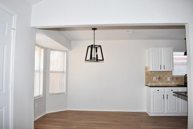 Foto del edificio - 6912 Brookdale Dr