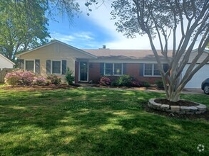 Building Photo - 5880 Beechwalk Dr