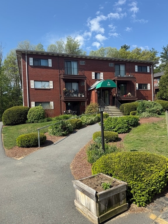 Building Photo - 310 Codman Hill Rd