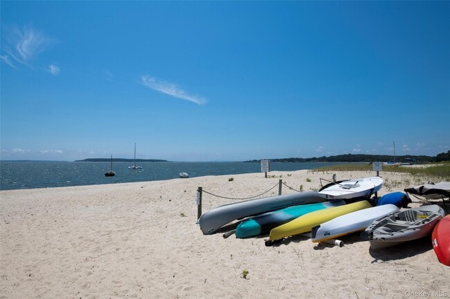 Foto del edificio - 4075 Pequash Ave