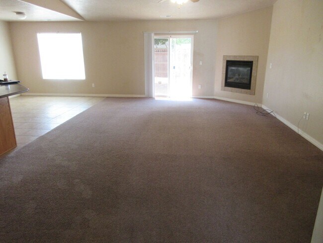 Foto del edificio - 3 bedroom -2 Bathroom -Twinhome in Lamplight
