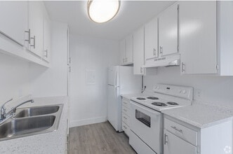 Building Photo - Canyon Park