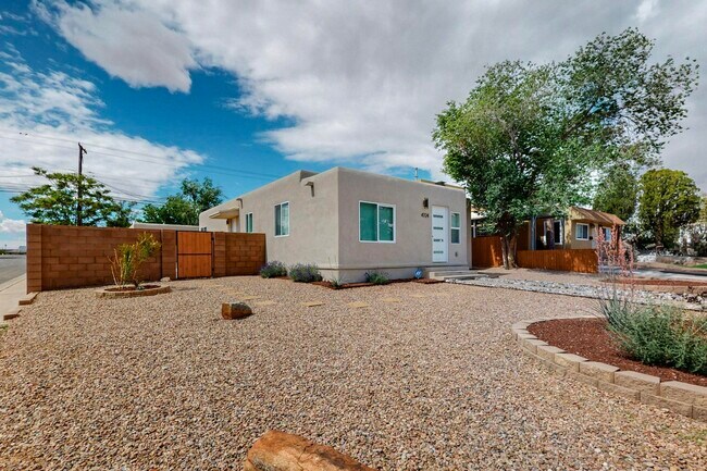Foto del edificio - 4724 Crest Ave SE