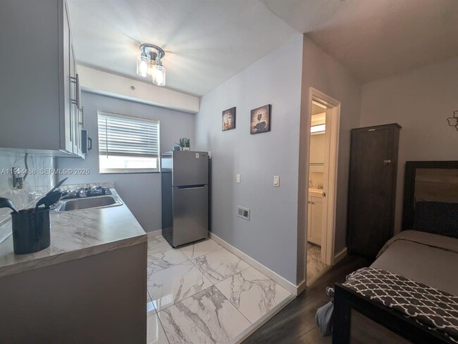 Building Photo - 1446 Ocean Dr