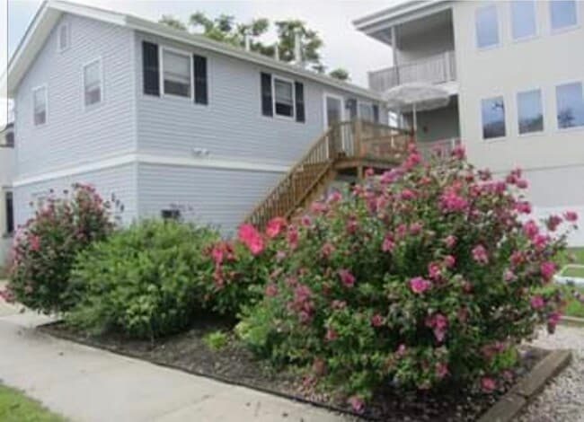 Building Photo - 206 W Roberts Ave