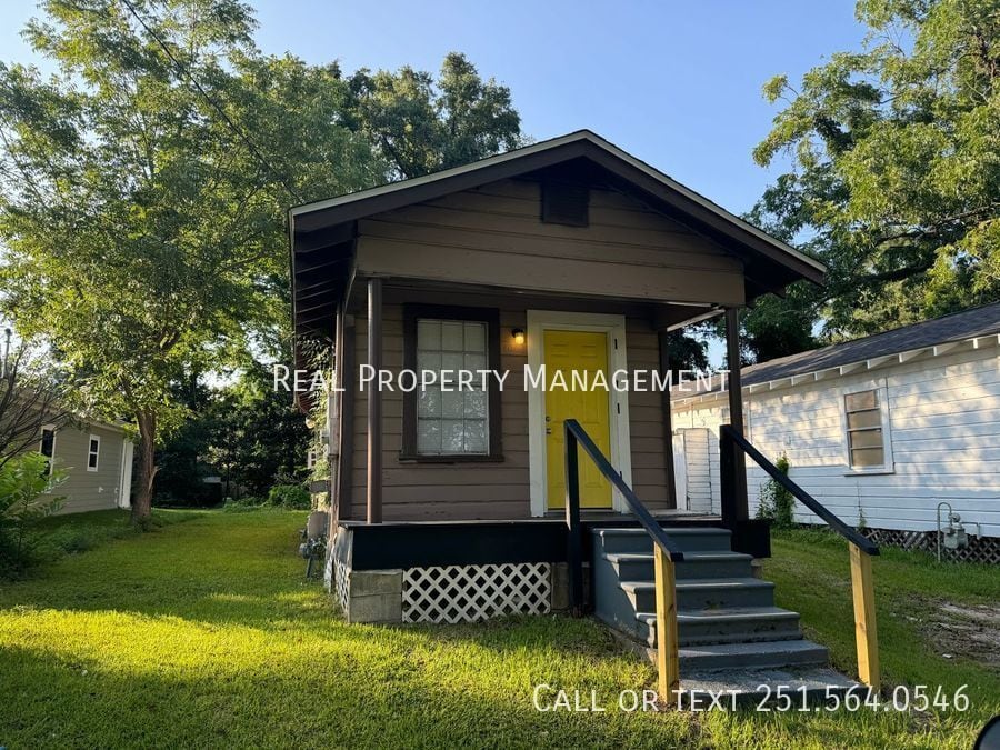 Primary Photo - 2064 Andrews St