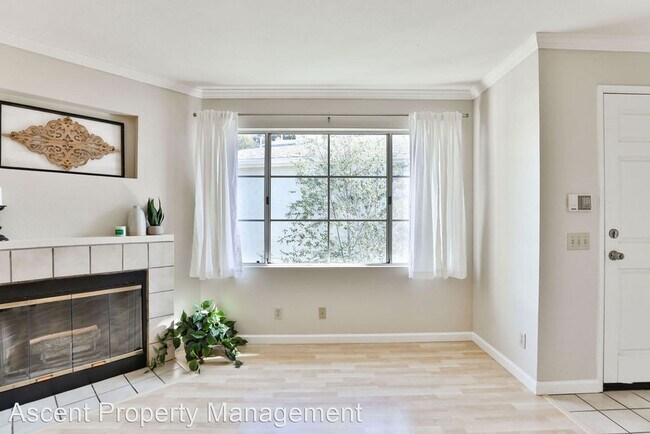 Building Photo - 2 br, 2 bath House - 4575 Contour Blvd.  A...