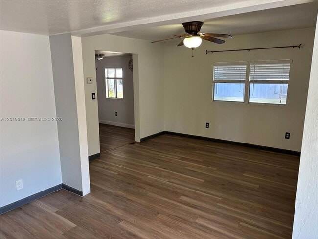 Foto del edificio - 2939 W Marina Dr