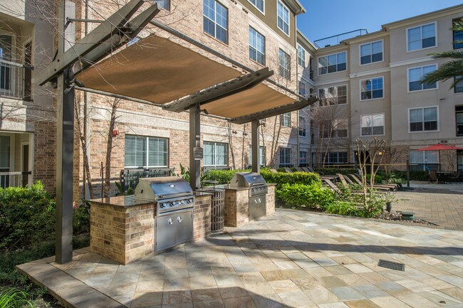 Building Photo - This Swanky 2 BR Could Be Yours