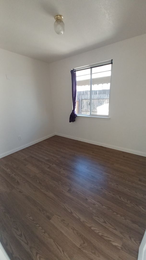 Foto del edificio - Bright Two-Story 3BR Home Near the Beach with Private Yard