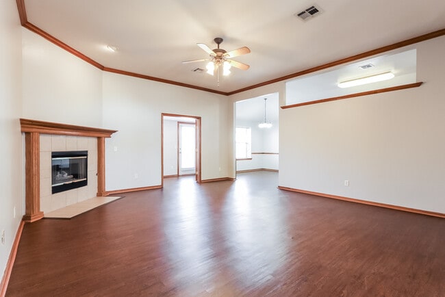 Building Photo - Great Home!!