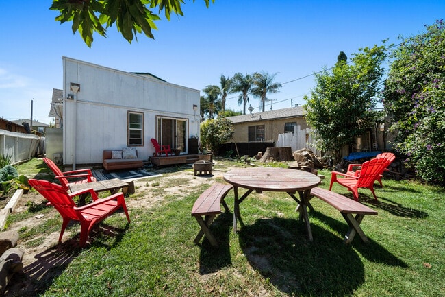 Building Photo - 1851 Magnolia Ave