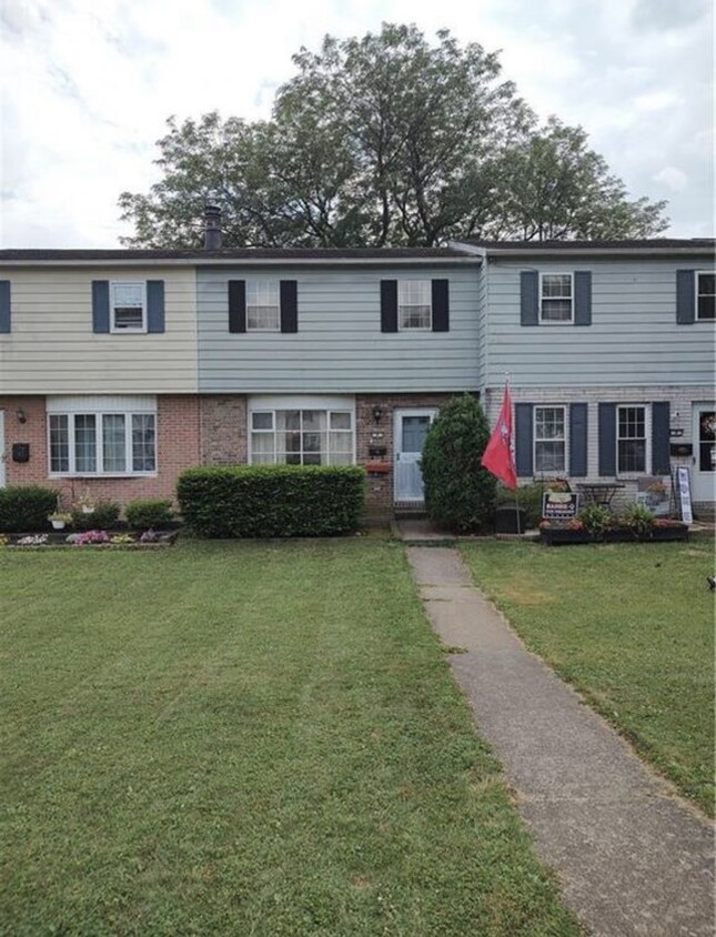 Primary Photo - 8 Madison Ln