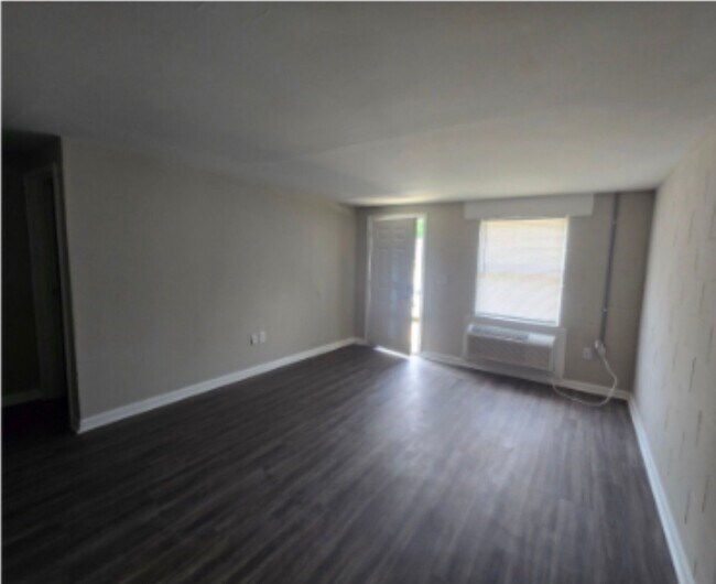 Foto del edificio - 2709 Howell Ct