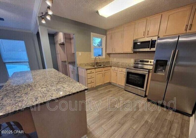 Foto del edificio - 215 Harris Ave