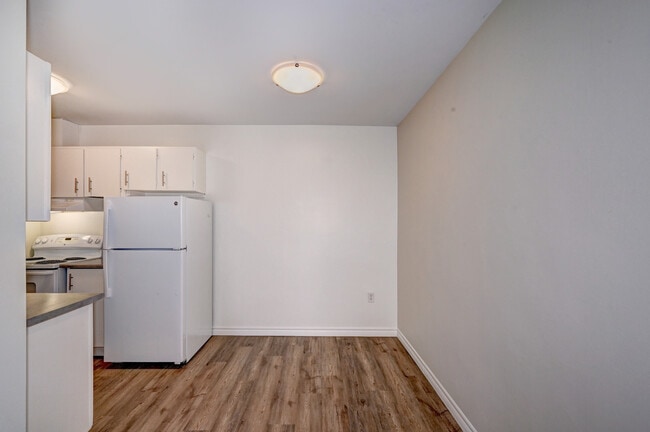 Building Photo - Lakeview Towers Apartments