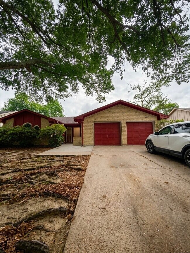 Building Photo - 4410 Longhorn Dr