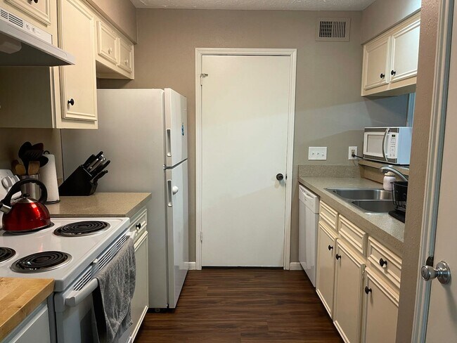 Foto del edificio - 13722 Ravensway Dr