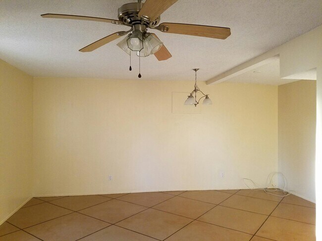 Foto del edificio - 5041 S Greenway Dr