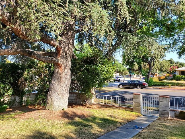 Building Photo - 2505 Paloma St, Pasadena, CA 91104