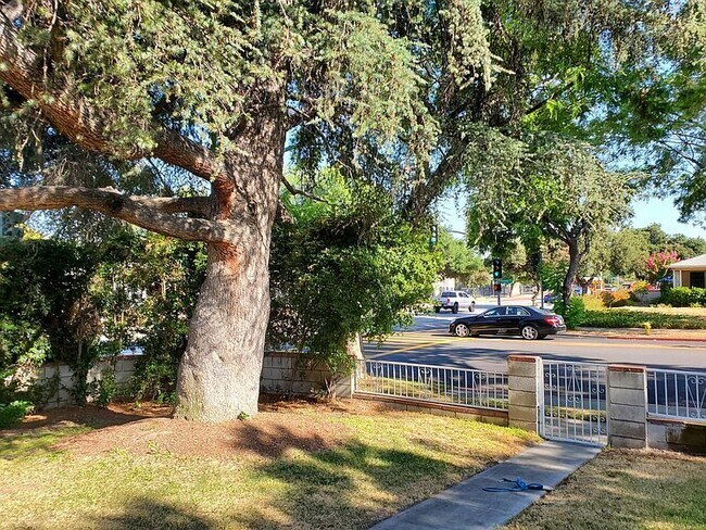 Foto del edificio - 2505 Paloma St, Pasadena, CA 91104