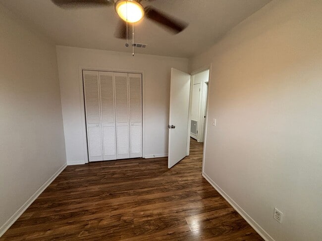 Foto del edificio - 2409 E 10th St