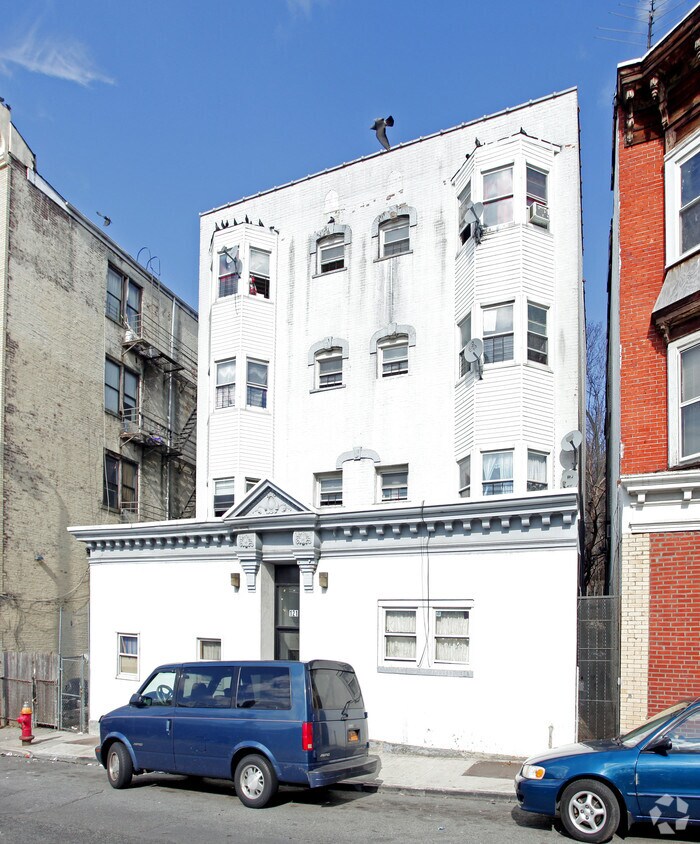 Primary Photo - 121 Elm St