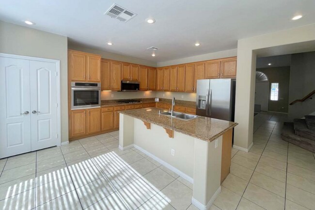 Foto del edificio - 951 Golden Poppy St