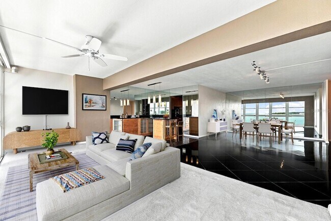 Foto del edificio - 7200 Sunshine Skyway Ln S