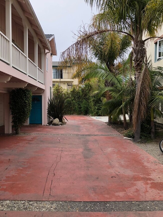 Building Photo - 6564 Del Playa Dr