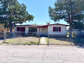 Building Photo - 3 W Wells St